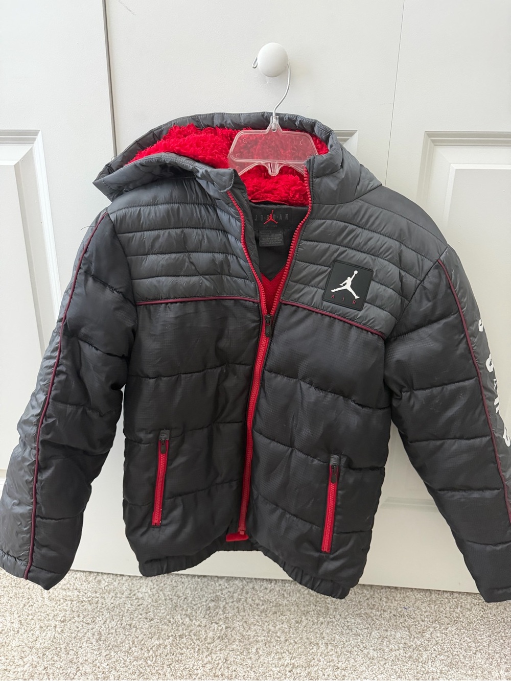 Boy’s Air Jordan Black Puffer Jacket Red Fleece Lining Sportwear